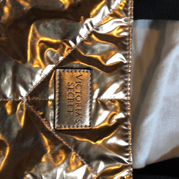 A Victoria’s Secret bag. - Picture 2 of 4